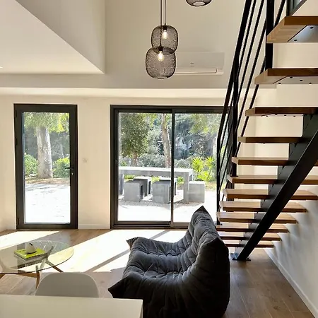 Superbe Studio Avec Acces Mer. Le Pradet